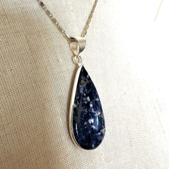 Sodalite teardrop pendant necklace - Picture 3 of 8